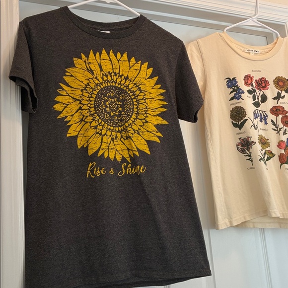 Gardencore Bundle of Tees Size Small (2) - Picture 6 of 8